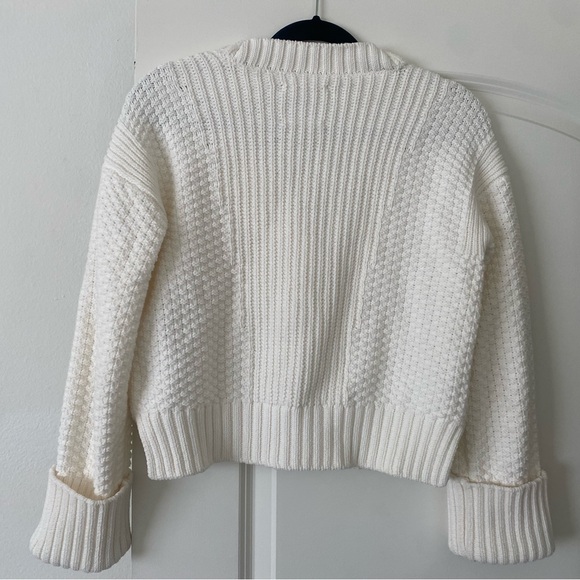 Abercrombie & Fitch Off-White V-Neck Textured Cardigan - Picture 2 of 3